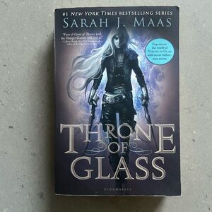 Throne of Glass paperback OOP cover